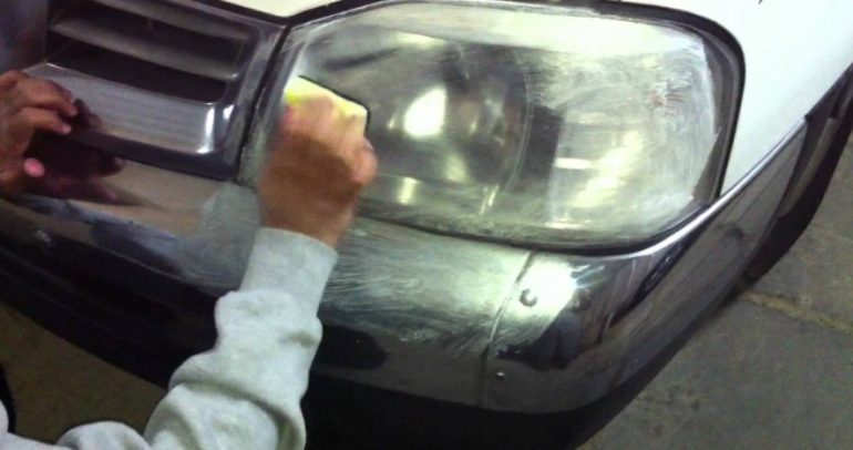 كيف تجعل مصابيح سيارتك الأمامية جديدة ؟